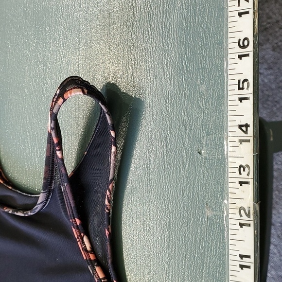 Lululemon crop top. Sports bra. Excellent condition, quality. No size tag S/M - Picture 4 of 11